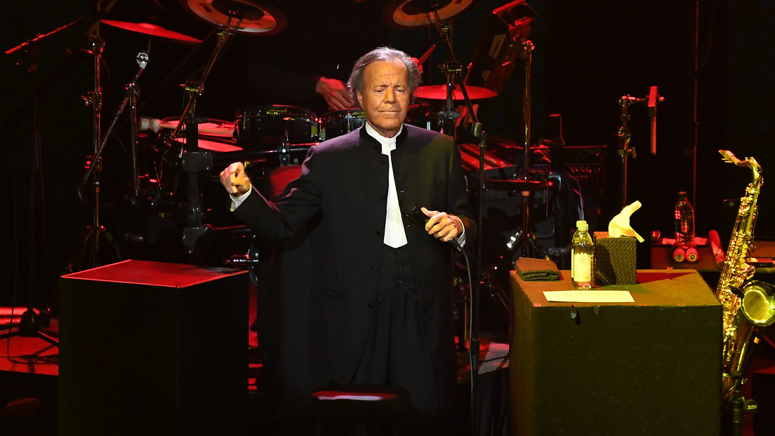 “Estoy a tu entera disposición”: Julio Iglesias publica mensajes de sus exempleadas