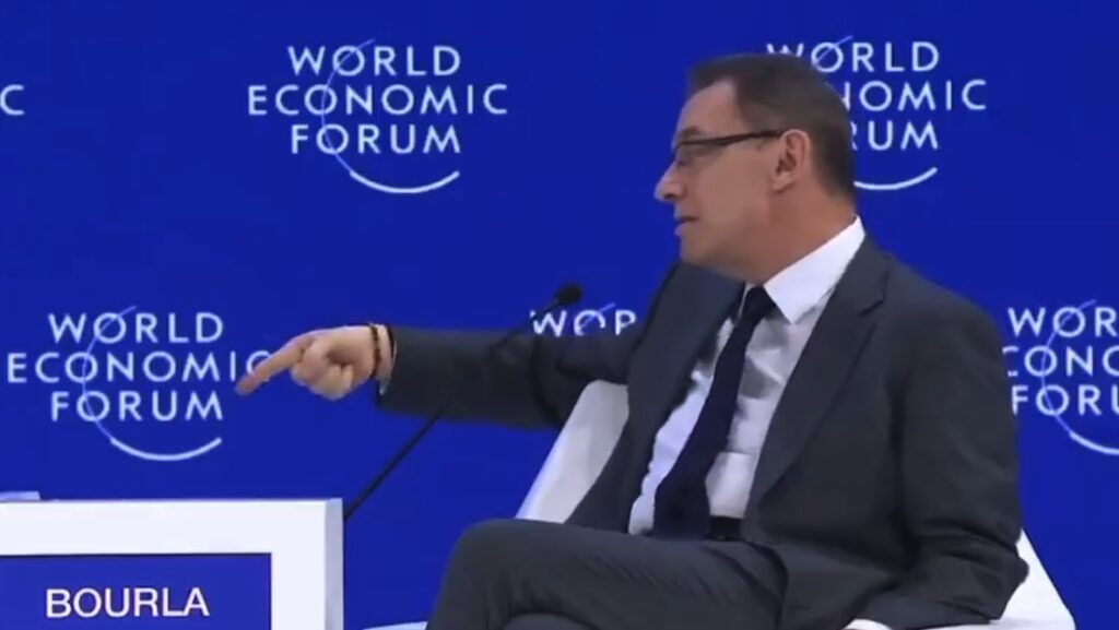 China pronto superará a EE.UU. en la carrera de innovación biomédica, augura el CEO de Pfizer