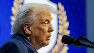 "Que te jodan, Ted": la respuesta de Trump al senador por criticar su política arancelaria