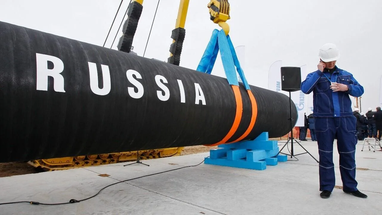 La Unión Europea prohíbe a sus miembros importar gas ruso a partir de 2027