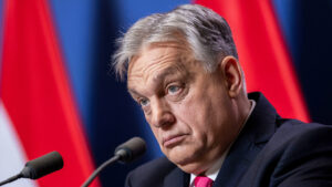 Orbán deniega dinero a Ucrania para que no se quede "en el baño de un oligarca ucraniano"