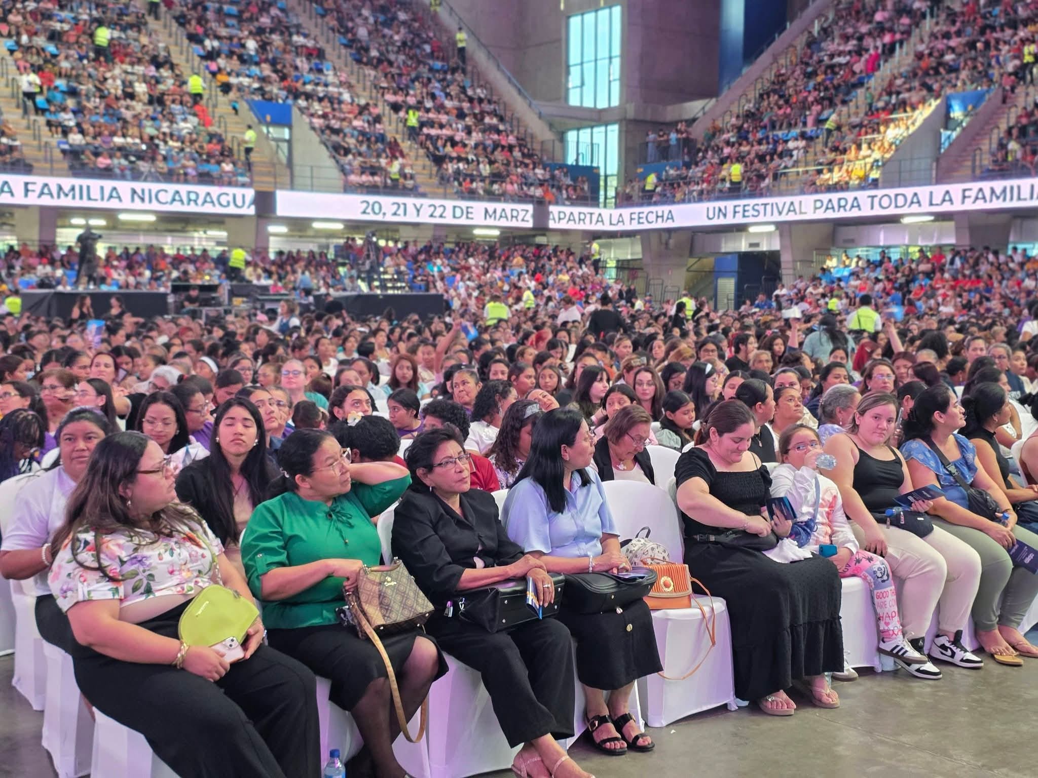 Iglesias y Gobierno coordinan exitoso congreso de miles de mujeres cristianas en el Alexis Argüello