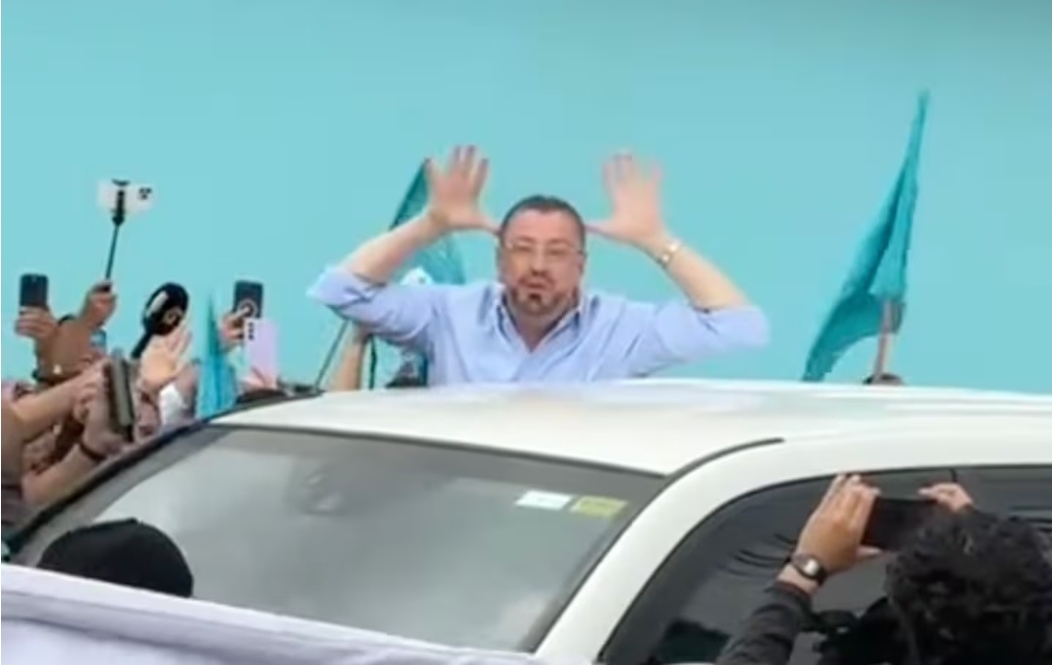 Costa Rica: “Narco, narco, narco”, así despidieron a Presidente Chaves en Centro de Votación