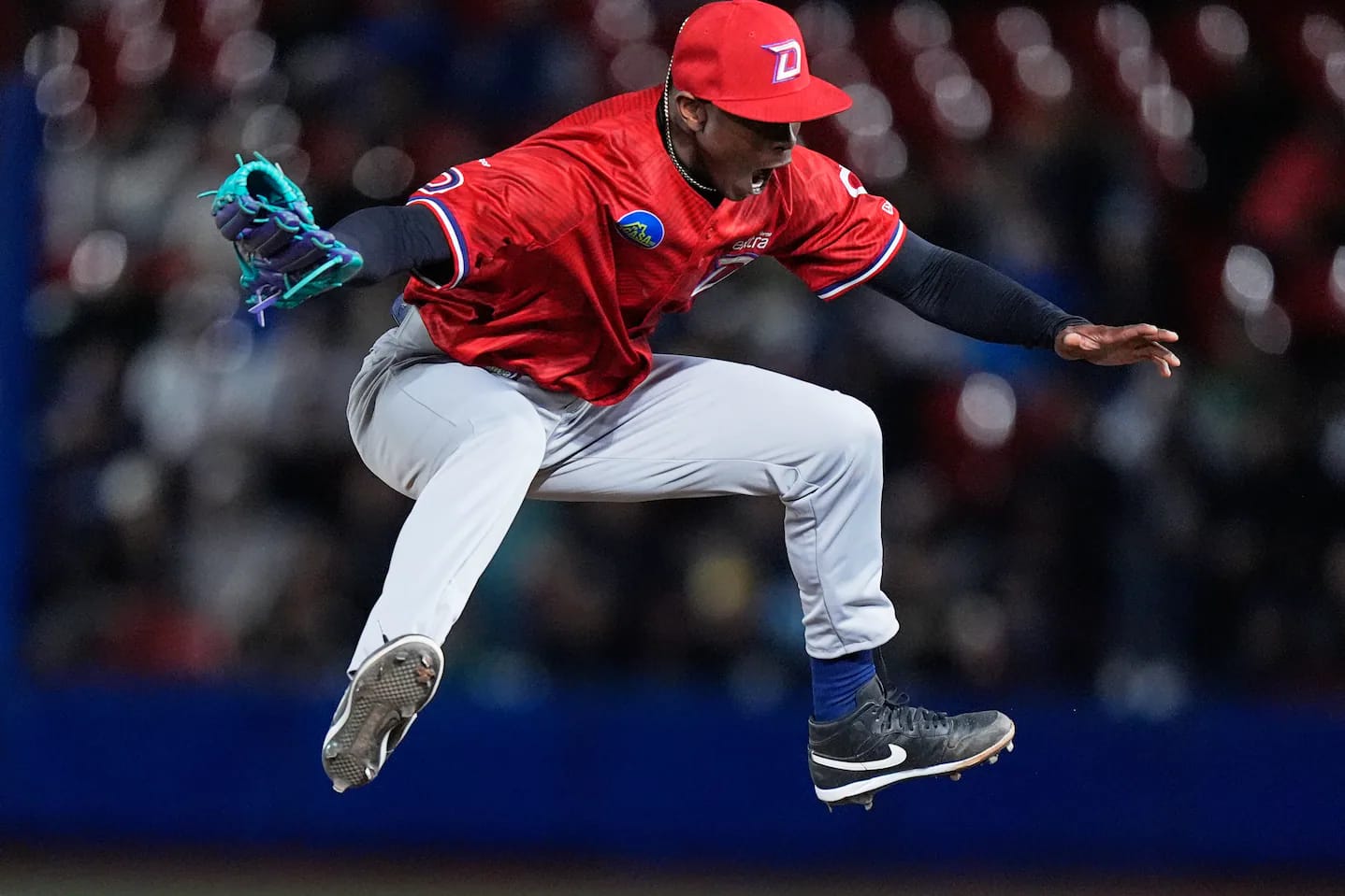 Dominicana aguanta el empuje de México y debuta con triunfo en la Serie del Caribe