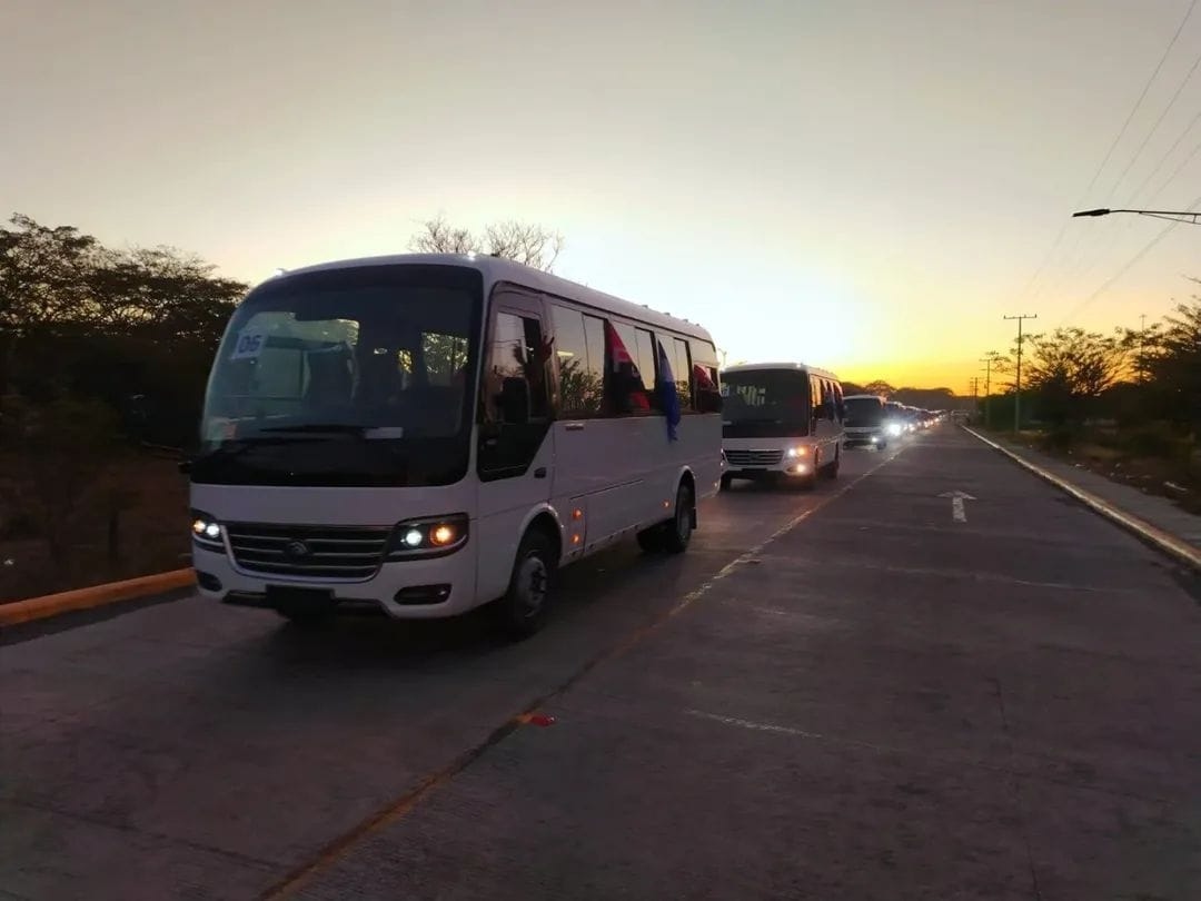 Salen desde Chinandega hacia Managua los nuevos buses chinos