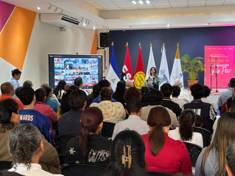 Estudiantes y docentes recuerdan a Rubén Darío en el 110 aniversario de paso a la inmortalidad