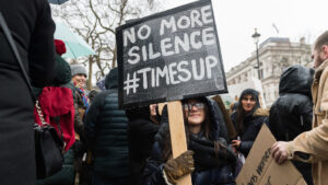 Epstein pedía consejos a fundadora de una organización contra el acoso