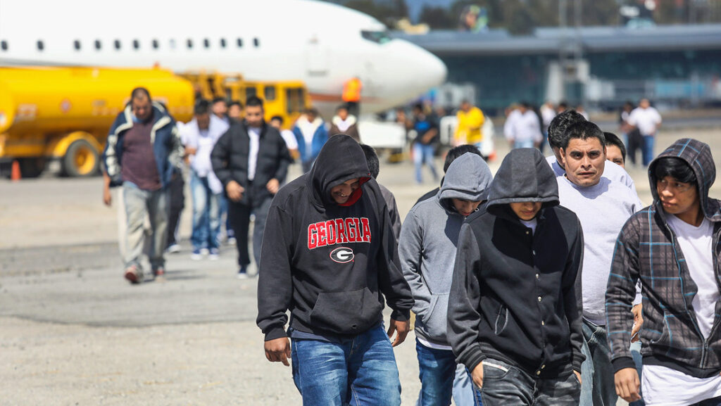 La apuesta del 'zar de la frontera' de EE.UU. en la política migratoria ante la ola anti-ICE