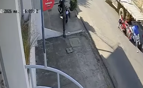 Motociclista fallece tras colisionar contra un camión en el Barrio San Judas