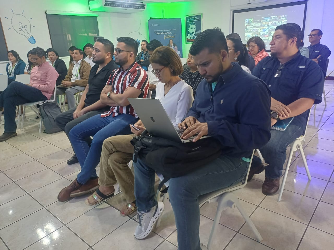 Promueven prácticas preventivas y seguridad digital ante riesgos en el ciberespacio