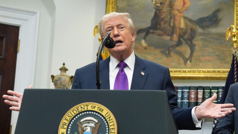 Trump sobre Irán: "Tenemos que llegar a un acuerdo, de lo contrario, será muy traumático"