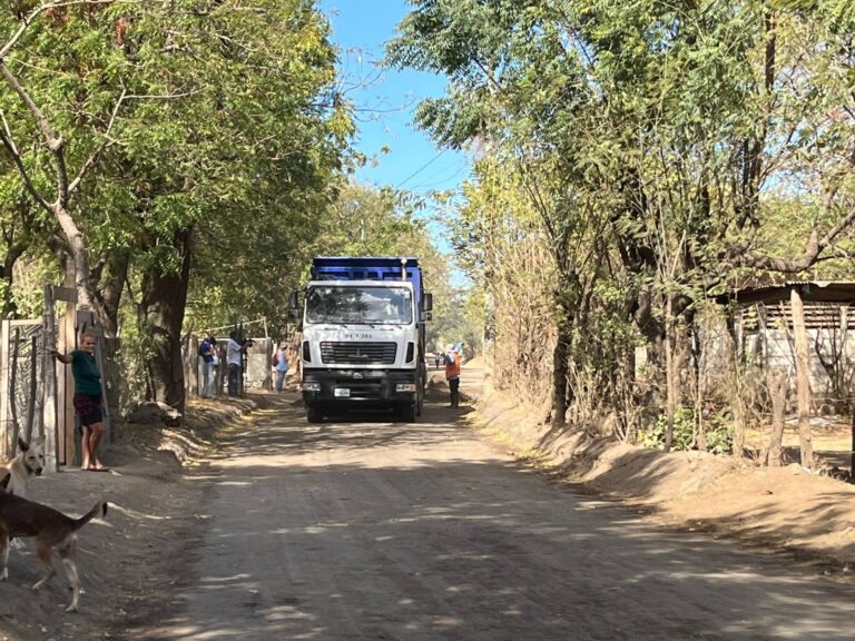 Comarca Nejapa mejora su conectividad con siete cuadras de asfalto