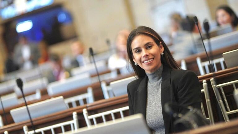 El ICE detiene al hijo de una congresista colombiana afín a Trump y ella le pide apoyo a Petro