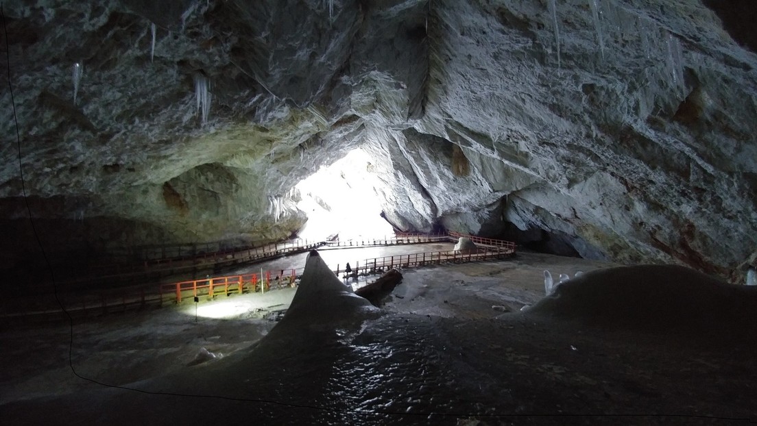 Descubren en una cueva una bacteria congelada de 5.000 años resistente a 10 antibióticos modernos
