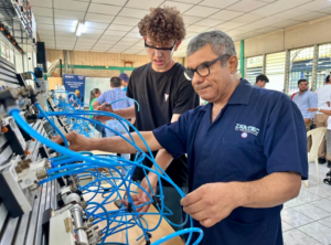 Centro Tecnológico Simón Bolívar promueve su oferta académica con demostraciones de tecnologías