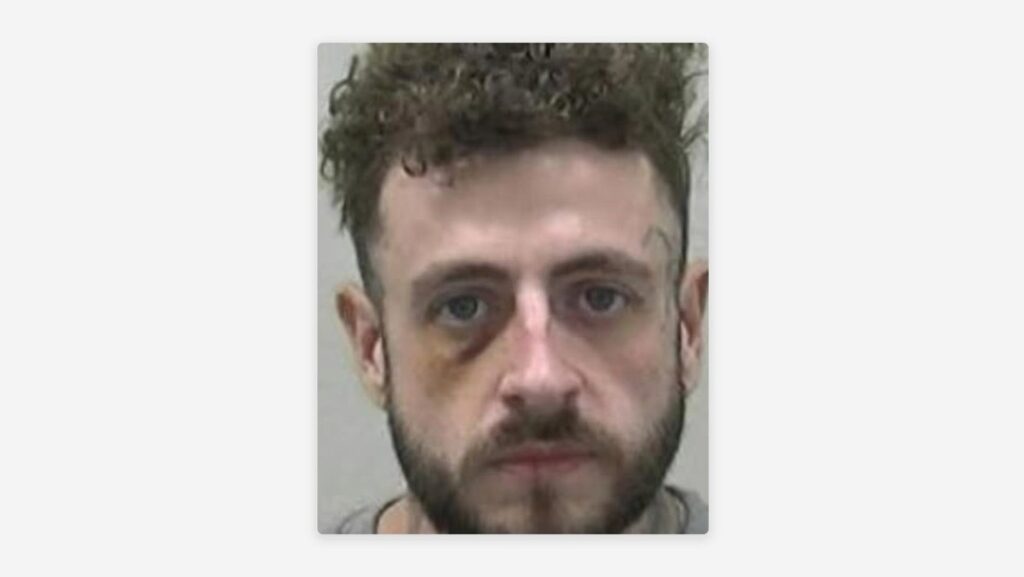 Condenan a un hombre por tatuar permanentemente a tres niños y asegurarles que eran temporales