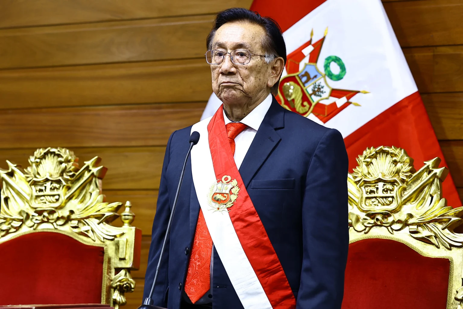 Congreso del Perú elige a José María Balcázar como nuevo presidente interino