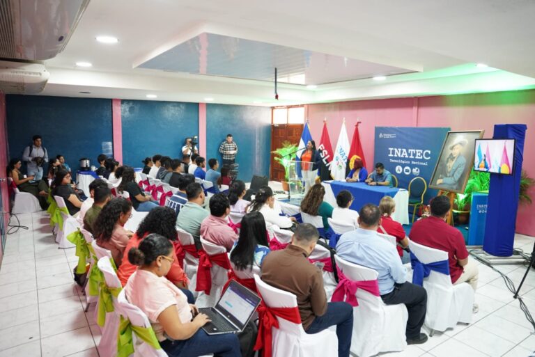 Docentes se especializan en nuevas metodologías para la enseñanza del inglés