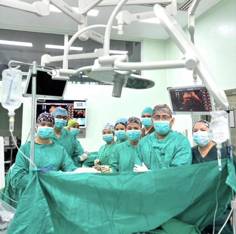 Cirugía fetal número 308 salva la vida de un gemelo dentro del vientre de una jinotegana