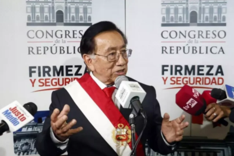 Presidente interino de Perú afirma que priorizará una transición democrática y elecciones transparentes