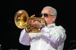 Piden oraciones por la salud de Willie Colón