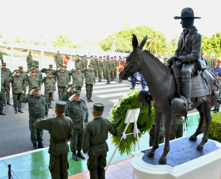 Ejército de Nicaragua rinde honores al General Sandino