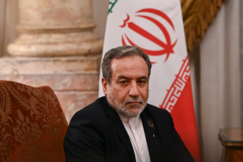 Canciller de Irán: "No hay necesidad de ningún refuerzo militar, ya que eso no puede presionarnos"