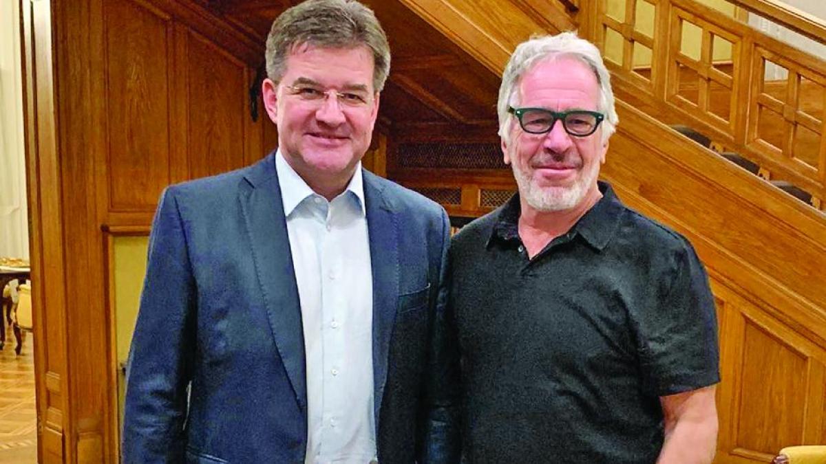 Liberan bajo fianza al exembajador británico en EEUU ligado a Epstein