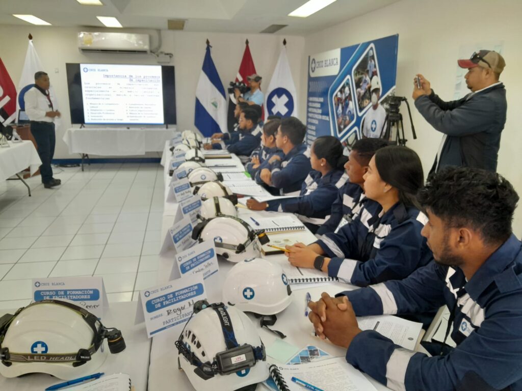 Cruz Blanca inicia formación a instructores para elevar la calidad de atención en emergencias