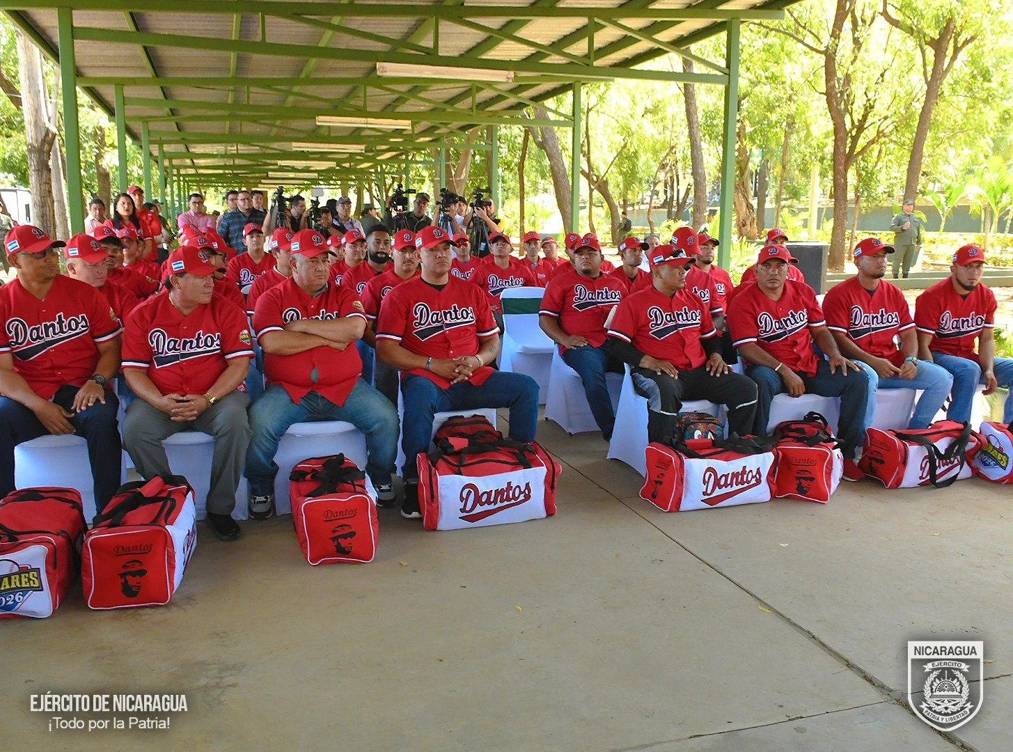 Los Dantos reciben uniformes y quedan listos para el Pomares 2026