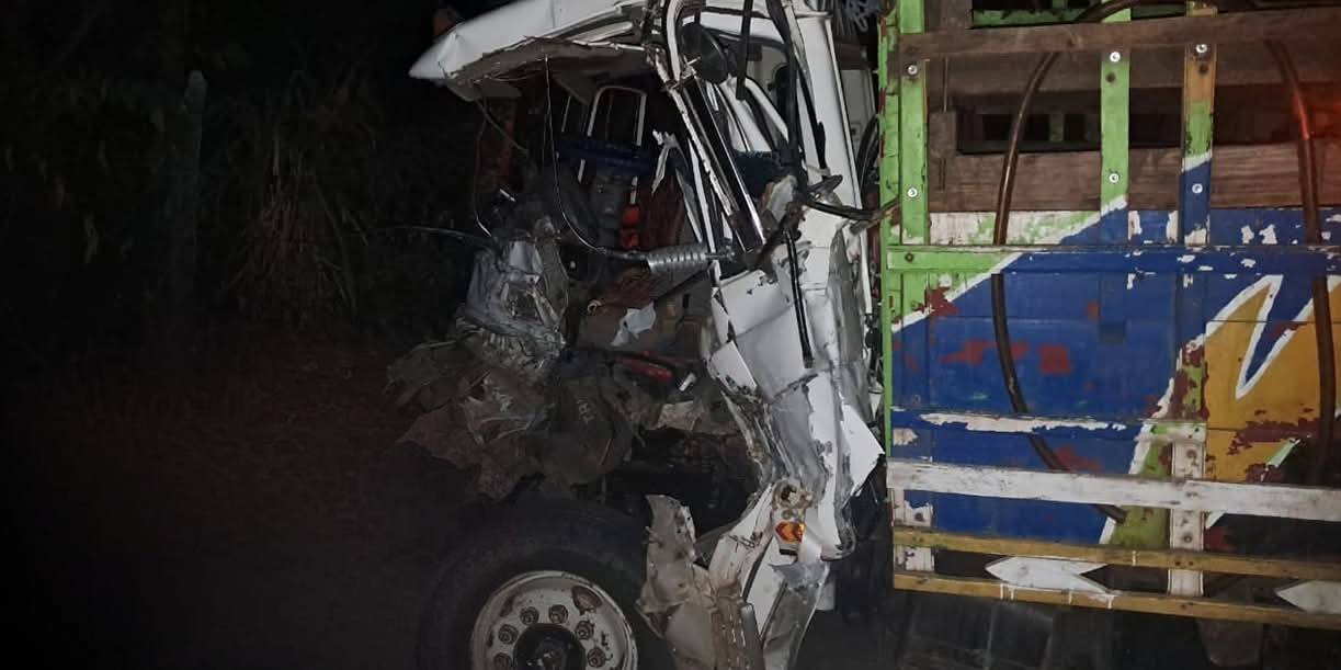 Conductor de camión ganadero fallece tras chocar contra cabezal en Matiguás