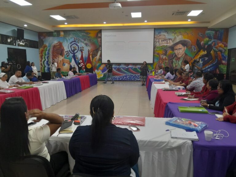 Directores de educación especial refuerzan competencias para mejorar conducción escolar