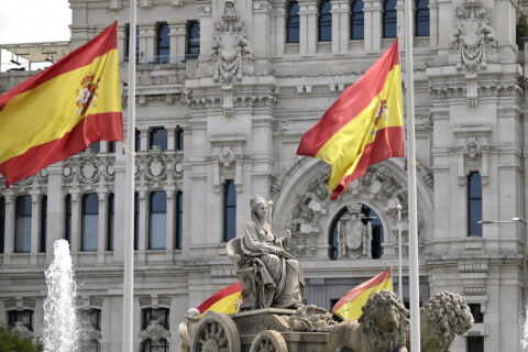 España responde a la "política del matón" de Trump