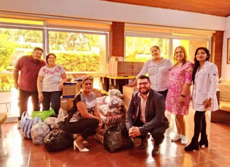 Médicos nicaragüenses entregan donativo a Cuba frente a bloqueo de EEUU