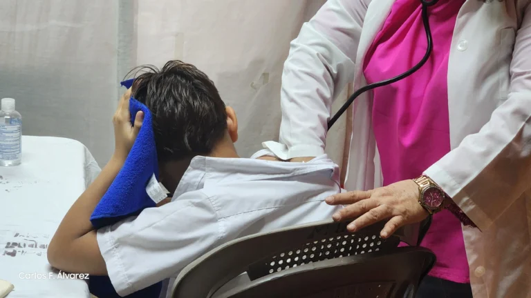 Mujeres comerciantes del Mercado Iván Montenegro reciben atenciones médicas