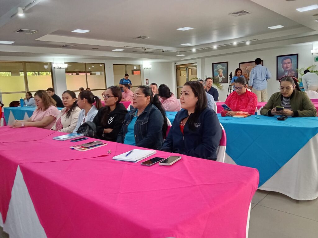 Directivos de centros tecnológicos mejoran capacidades en gestión educativa