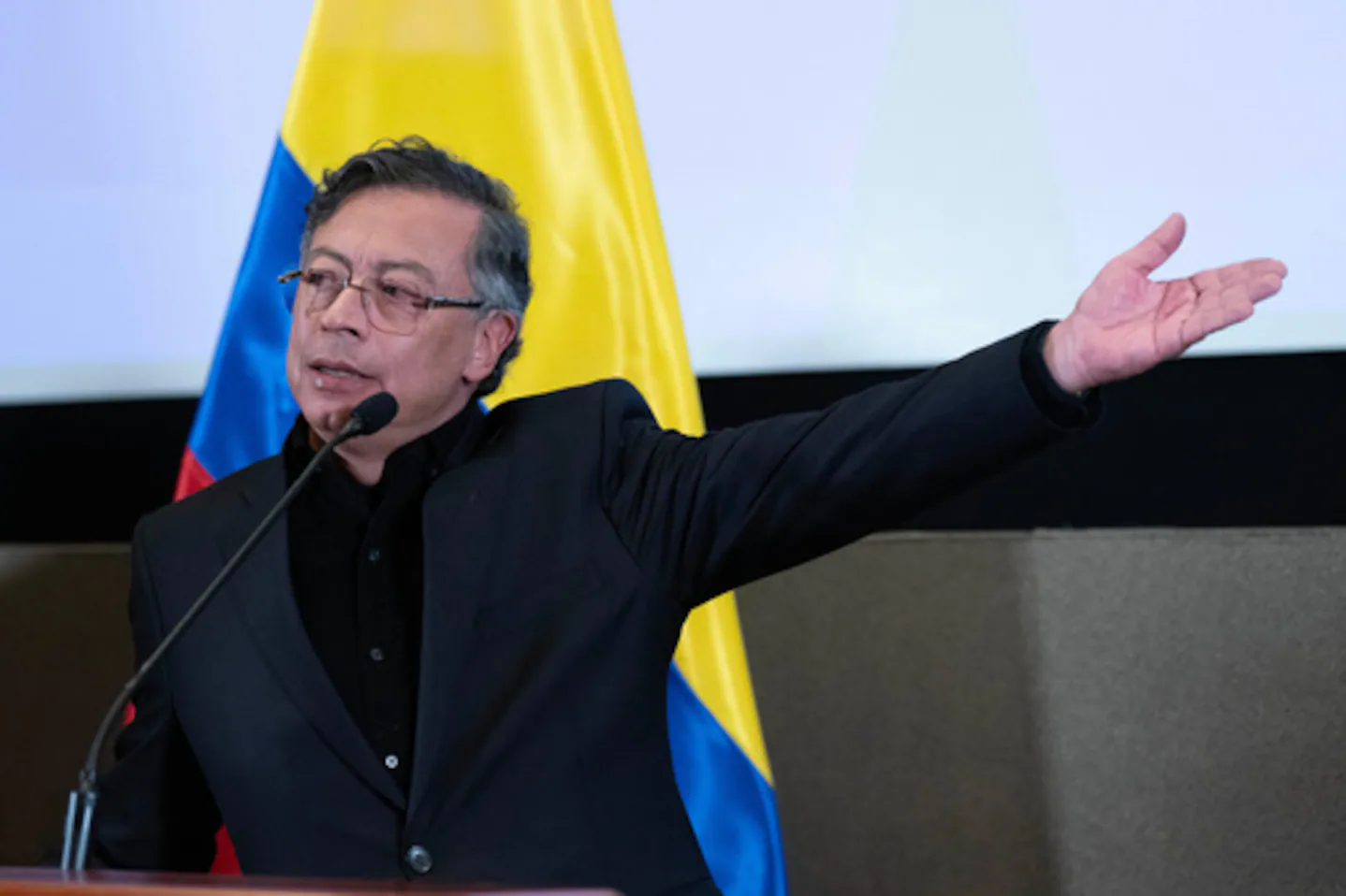 Debuta en el cine el presidente de Colombia junto a Cuba Gooding Jr.