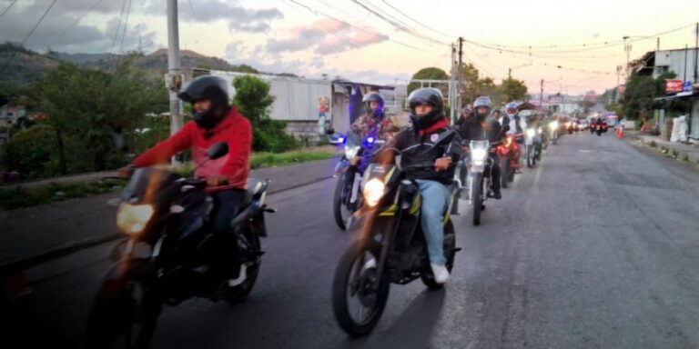 Matagalpinos desarrollan dianas en honor a la mujer nicaragüense