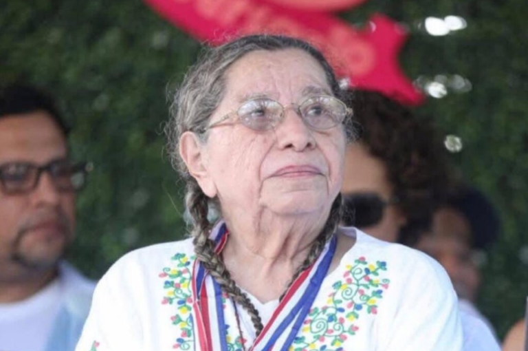 Asamblea Nacional honra a guerrillera Gladys Báez en el primer aniversario de su partida