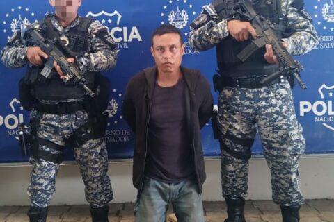 Un nicaragüense fue apresado en El Salvador acusado por robo en farmacia