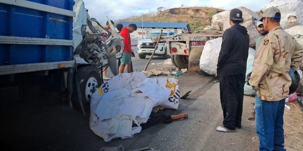 Camión distribuidor de gas impacta contra una rastra y deja un muerto en Matagalpa