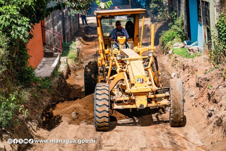 El progreso sigue llegando a las familias del Distrito V con más Calles para el Pueblo