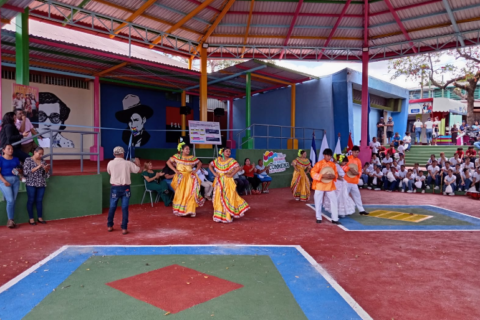 Inauguran galerón en el Mercado Roger Deshon para mejorar condiciones de comerciantes