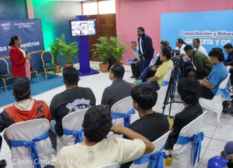 Docentes técnicos fortalecen sus capacidades en industria y construcción