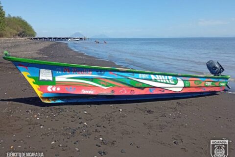 Ejército retiene a tres hondureños por actividades ilegales en aguas de Chinandega