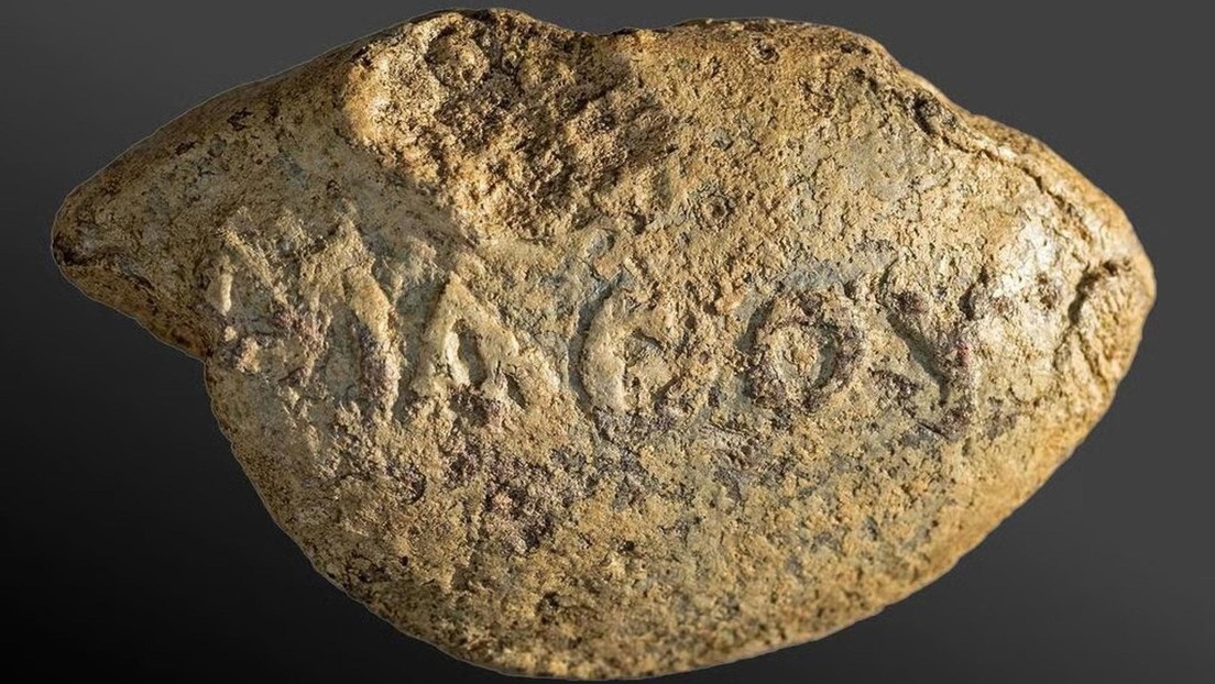 Hallan una bala de honda de 2.000 años con un mensaje sarcástico
