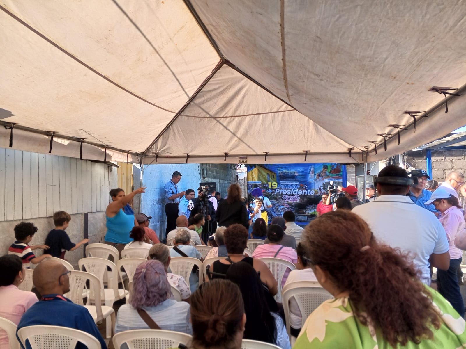 Alcaldía de Managua entrega dos viviendas dignas a familias afectadas por incendio en el Distrito II