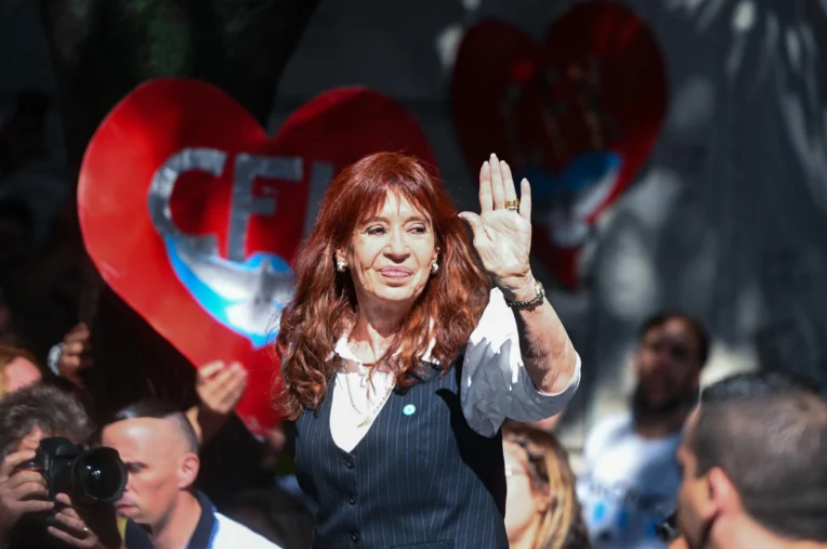 Cristina Kirchner denuncia «mafias judiciales» en juicio por sobornos en Argentina