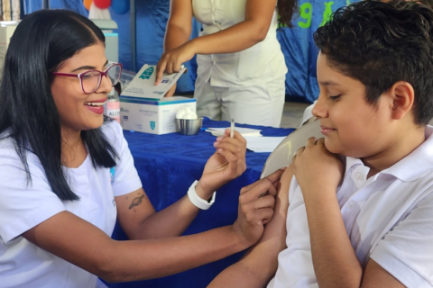 Lanzan vacunación de refuerzo contra el VPH para proteger a la niñez nicaragüense