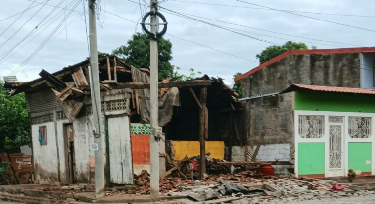 Colapso de vivienda en Chinandega deja una joven lesionada